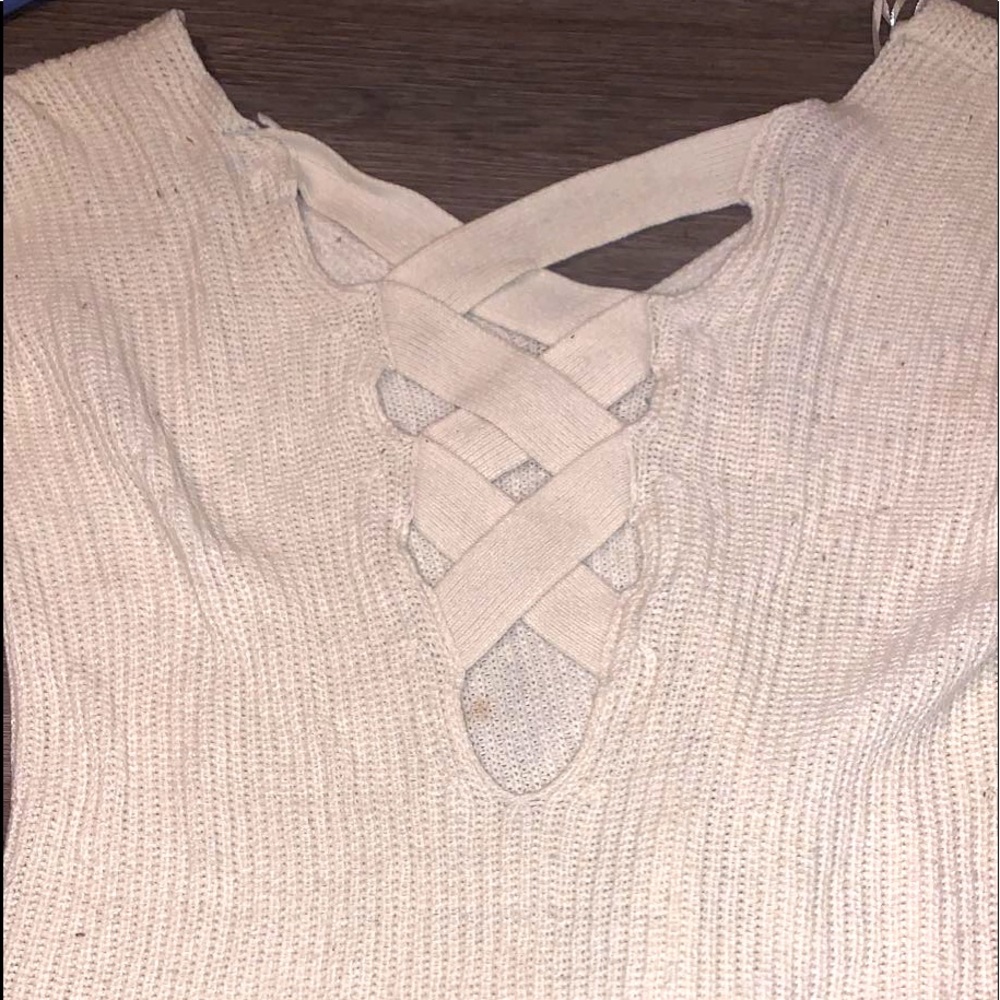 Sweater w/ cross knit in back